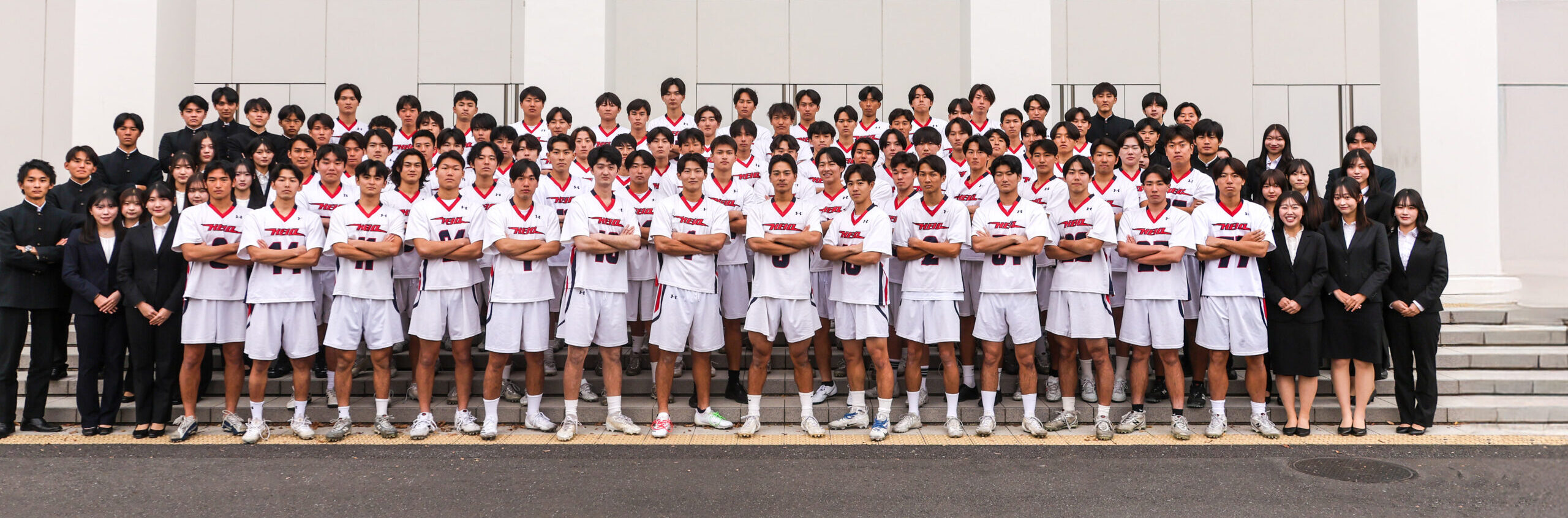 慶應義塾体育会ラクロス部男子の集合写真